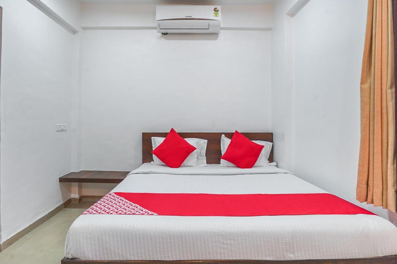 Oyo Flagship 70264 Hotel Vrindavan Mangvadi Exterior foto